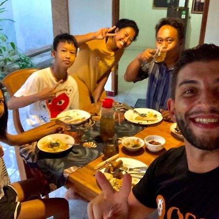 Serongga guest house Lebih Bagian luar foto