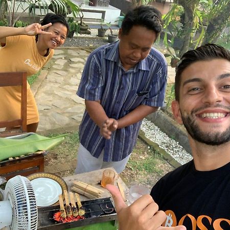 Serongga guest house Lebih Bagian luar foto
