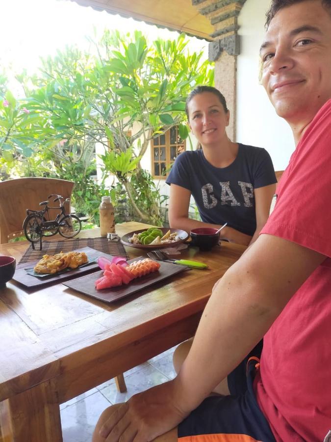 Serongga guest house Lebih Bagian luar foto