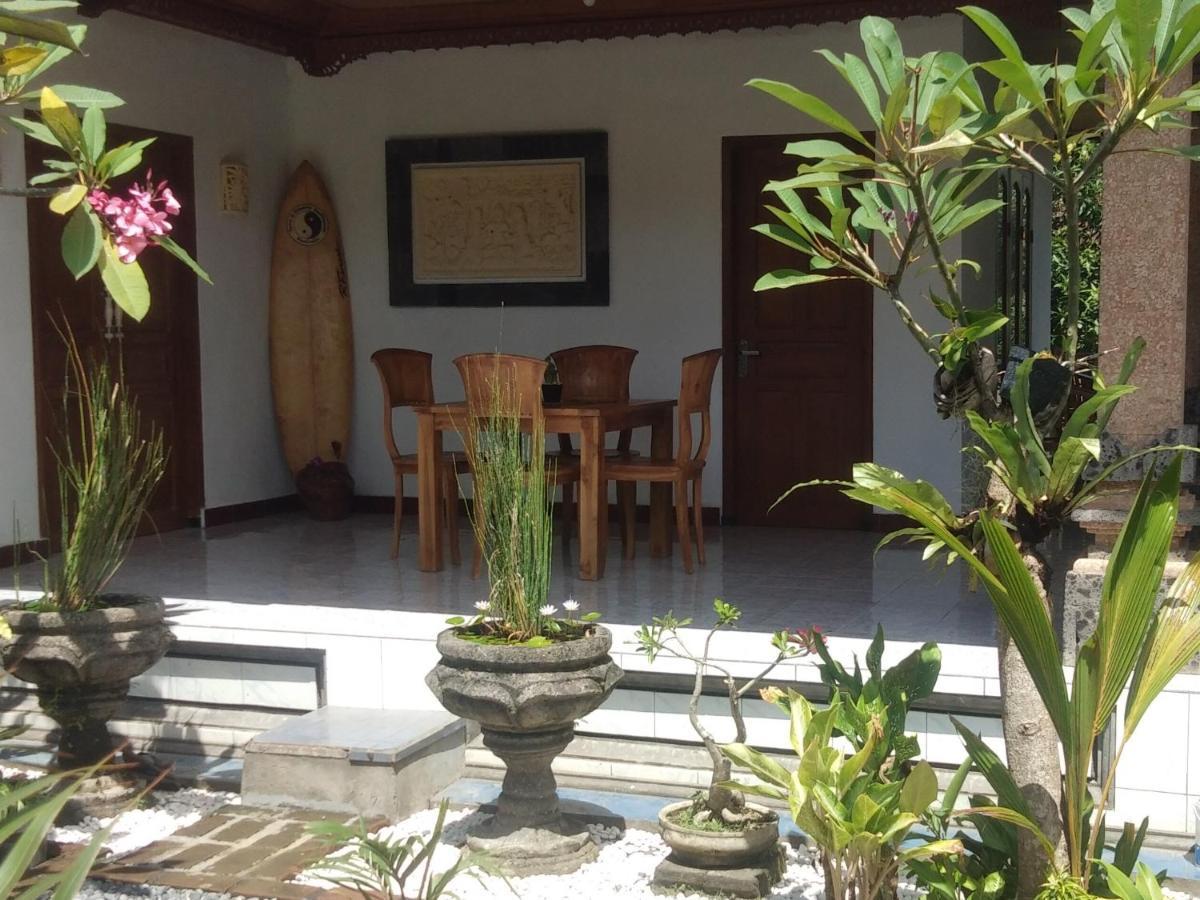 Serongga guest house Lebih Bagian luar foto