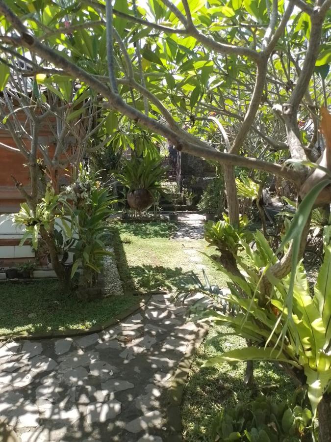Serongga guest house Lebih Bagian luar foto