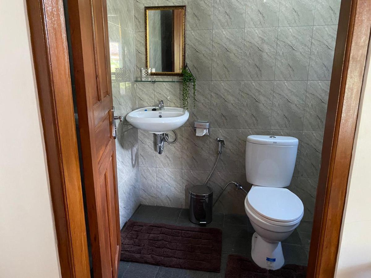 Serongga guest house Lebih Bagian luar foto