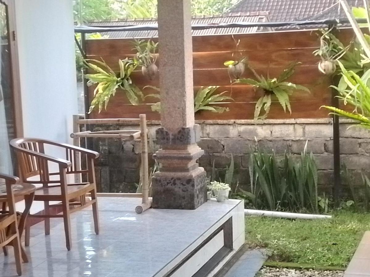 Serongga guest house Lebih Bagian luar foto