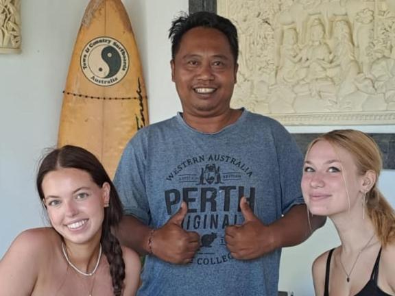 Serongga guest house Lebih Bagian luar foto