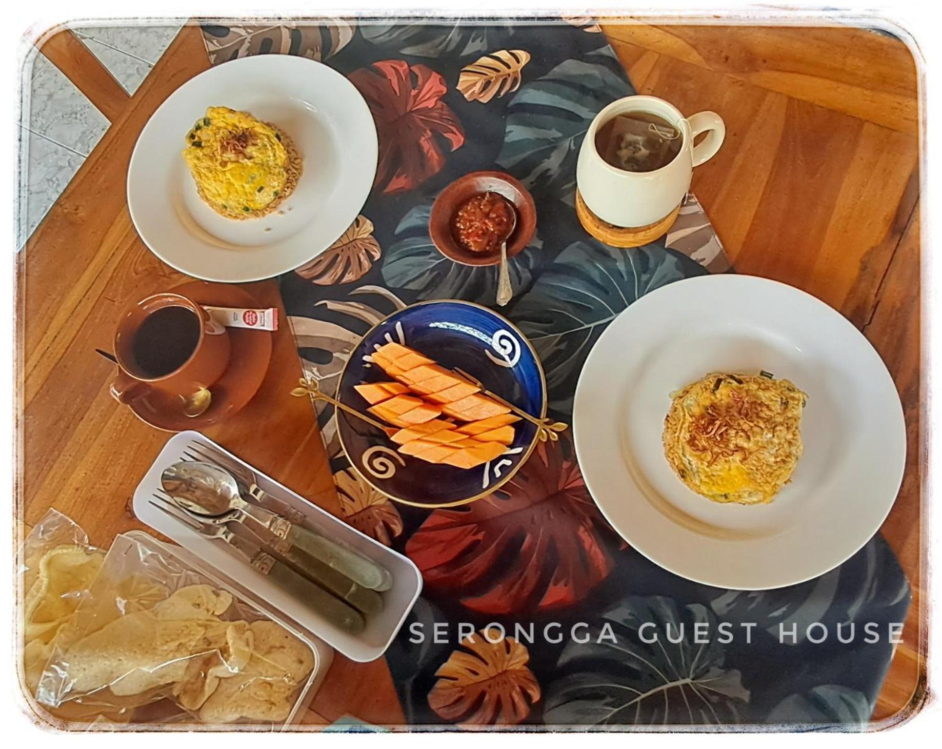 Serongga guest house Lebih Bagian luar foto