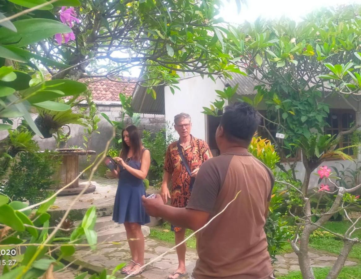Serongga guest house Lebih Bagian luar foto