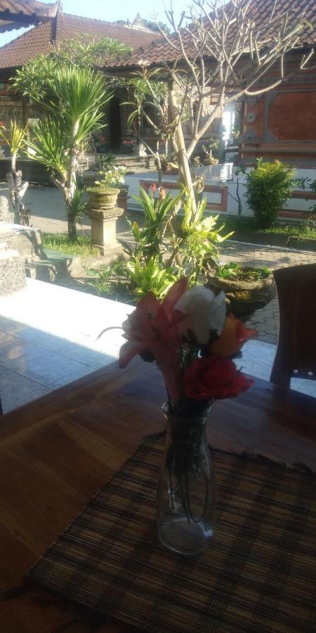 Serongga guest house Lebih Bagian luar foto